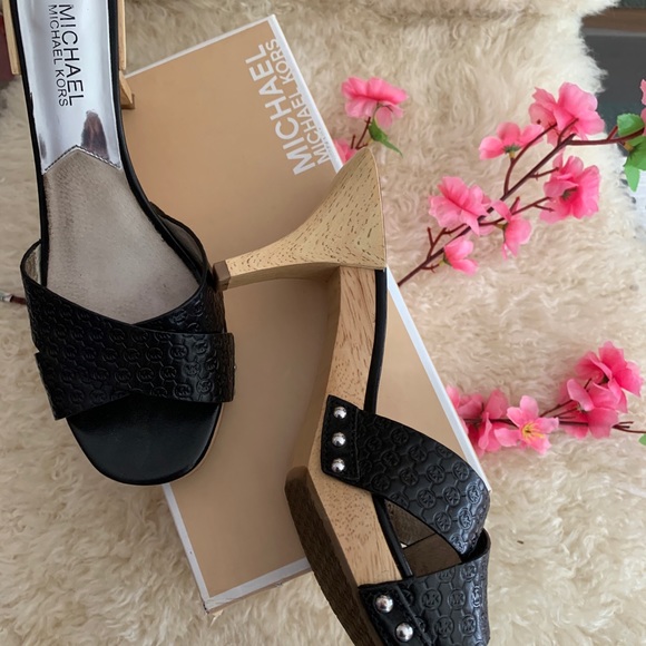 MICHAEL KORS WOODEN HEELS - Picture 3 of 13